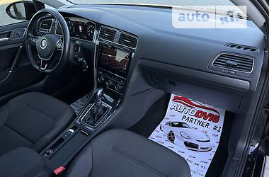 Хетчбек Volkswagen e-Golf 2018 в 