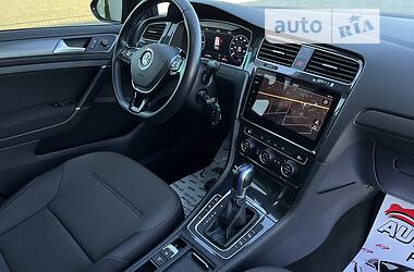 Хетчбек Volkswagen e-Golf 2018 в 