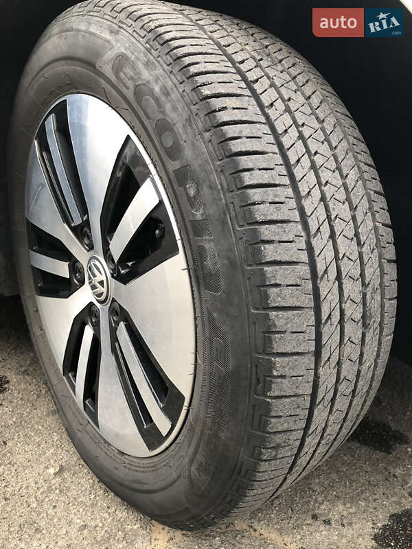 Хэтчбек Volkswagen e-Golf 2016 в Львове