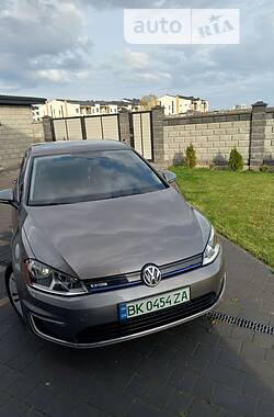 Хэтчбек Volkswagen e-Golf 2016 в Ровно