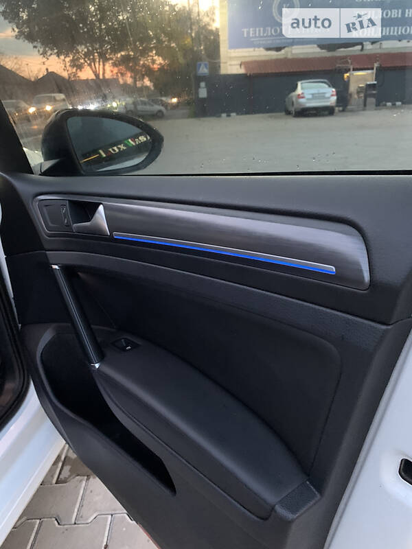 Хэтчбек Volkswagen e-Golf 2017 в Мукачево фото 16 Хэтчбек Volkswagen e-Golf 2017 в Мукачево