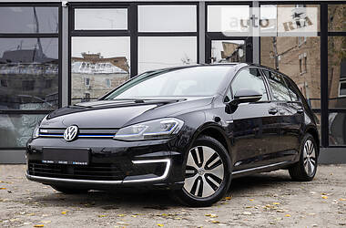 Хэтчбек Volkswagen e-Golf 2018 в Киеве