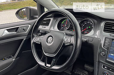 Хетчбек Volkswagen e-Golf 2015 в Стрию