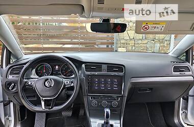Хэтчбек Volkswagen e-Golf 2017 в 