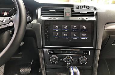 Хэтчбек Volkswagen e-Golf 2017 в 