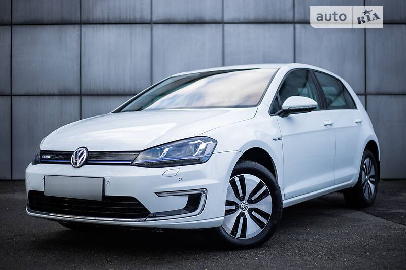 Хэтчбек Volkswagen e-Golf 2016 в 