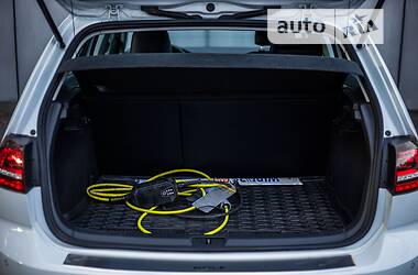 Хэтчбек Volkswagen e-Golf 2016 в 