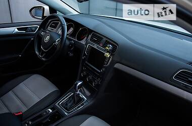 Хэтчбек Volkswagen e-Golf 2016 в 