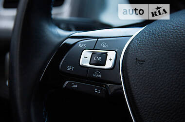 Хэтчбек Volkswagen e-Golf 2016 в 