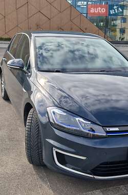 Хэтчбек Volkswagen e-Golf 2017 в 