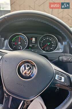 Хэтчбек Volkswagen e-Golf 2017 в 