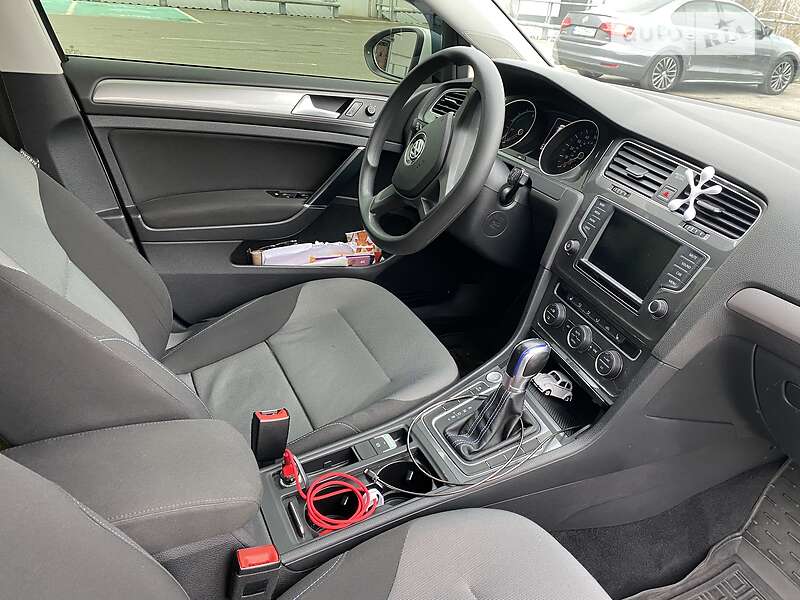 Хетчбек Volkswagen e-Golf 2016 в Києві