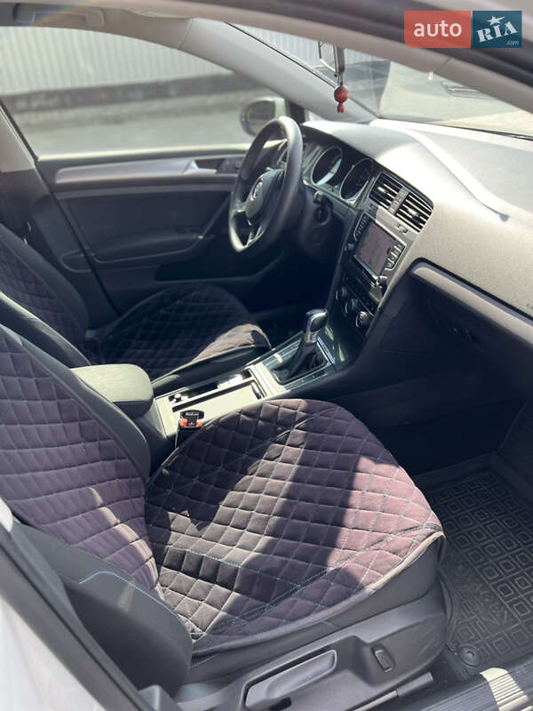 Хэтчбек Volkswagen e-Golf 2016 в Белой Церкви