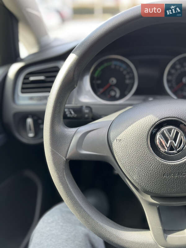 Хэтчбек Volkswagen e-Golf 2016 в Белой Церкви