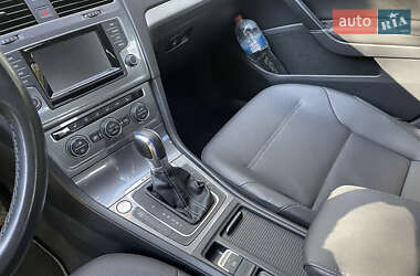 Хэтчбек Volkswagen e-Golf 2015 в Городке