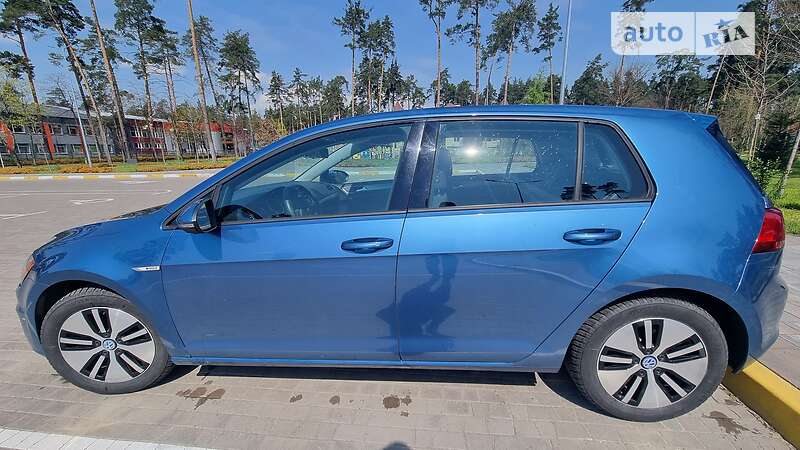 Хэтчбек Volkswagen e-Golf 2016 в Киеве