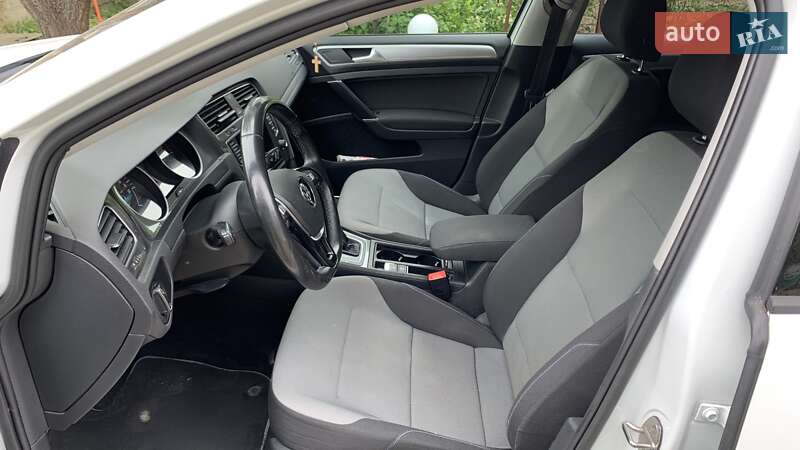 Хетчбек Volkswagen e-Golf 2014 в Ужгороді