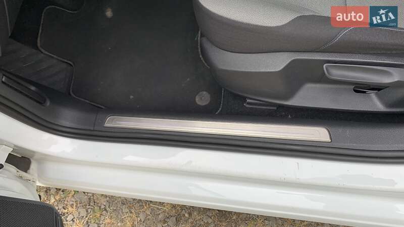 Хетчбек Volkswagen e-Golf 2014 в Ужгороді