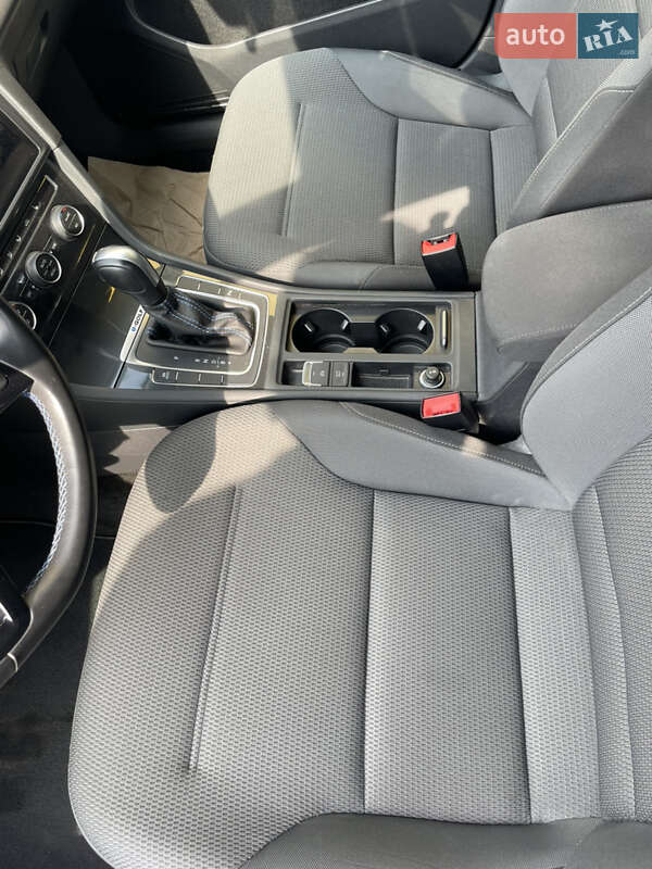 Хетчбек Volkswagen e-Golf 2020 в Дніпрі