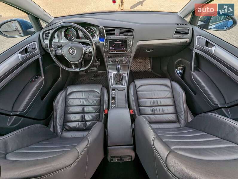 Хетчбек Volkswagen e-Golf 2015 в Львові