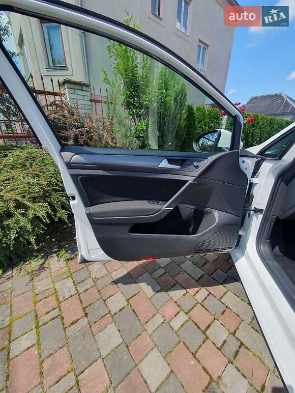 Хэтчбек Volkswagen e-Golf 2018 в Стрые фото 21 Хэтчбек Volkswagen e-Golf 2018 в Стрые