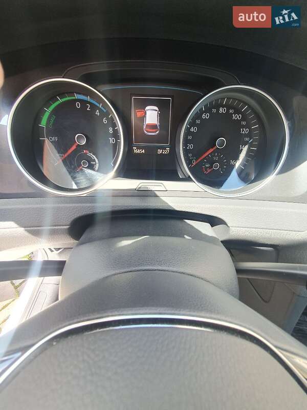 Хэтчбек Volkswagen e-Golf 2018 в Стрые фото 25 Хэтчбек Volkswagen e-Golf 2018 в Стрые