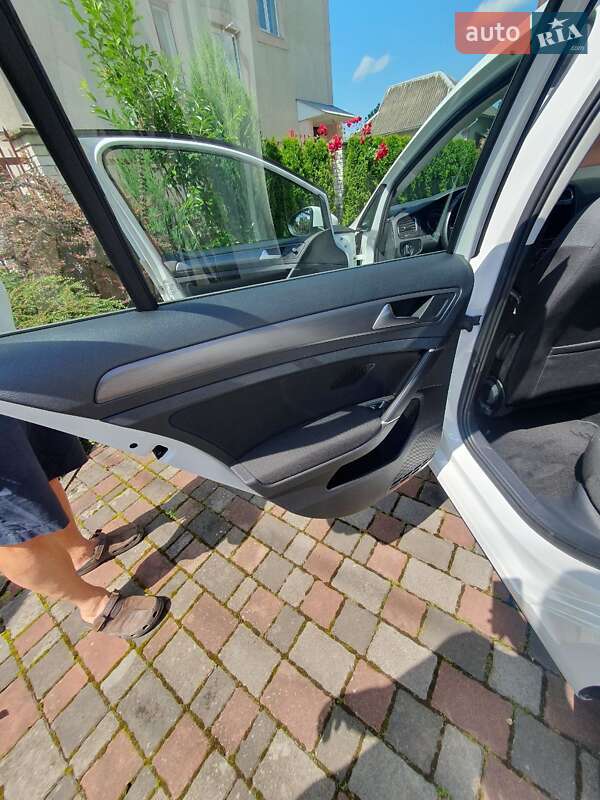 Хэтчбек Volkswagen e-Golf 2018 в Стрые фото 31 Хэтчбек Volkswagen e-Golf 2018 в Стрые