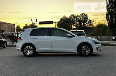 Хетчбек Volkswagen e-Golf 2016 в 