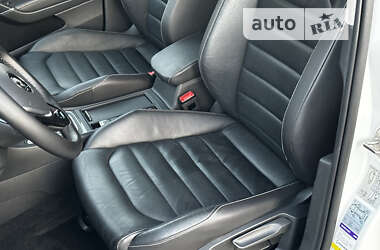 Хетчбек Volkswagen e-Golf 2016 в 