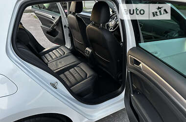 Хетчбек Volkswagen e-Golf 2016 в 