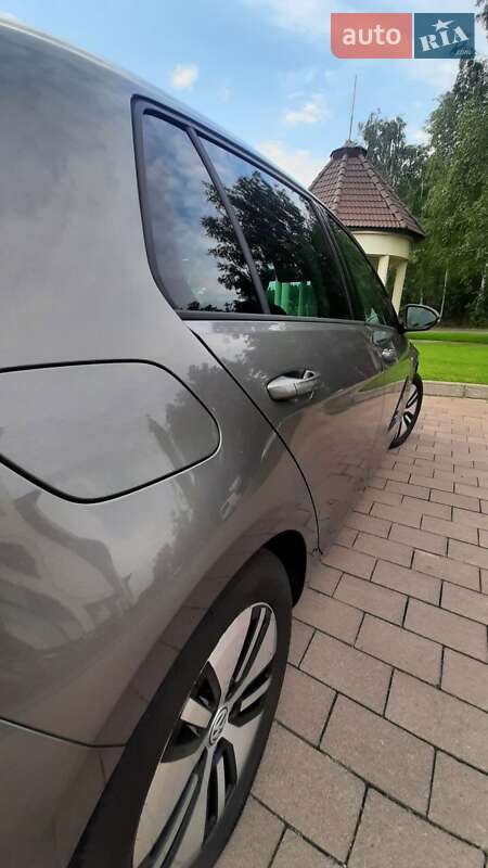 Хэтчбек Volkswagen e-Golf 2015 в Киеве