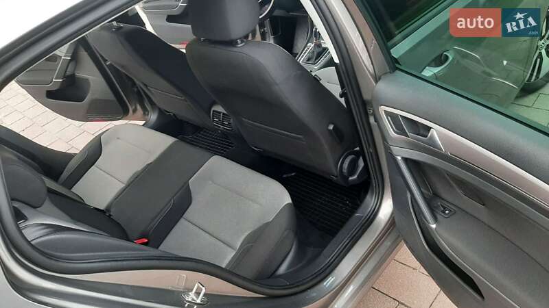 Хэтчбек Volkswagen e-Golf 2015 в Киеве