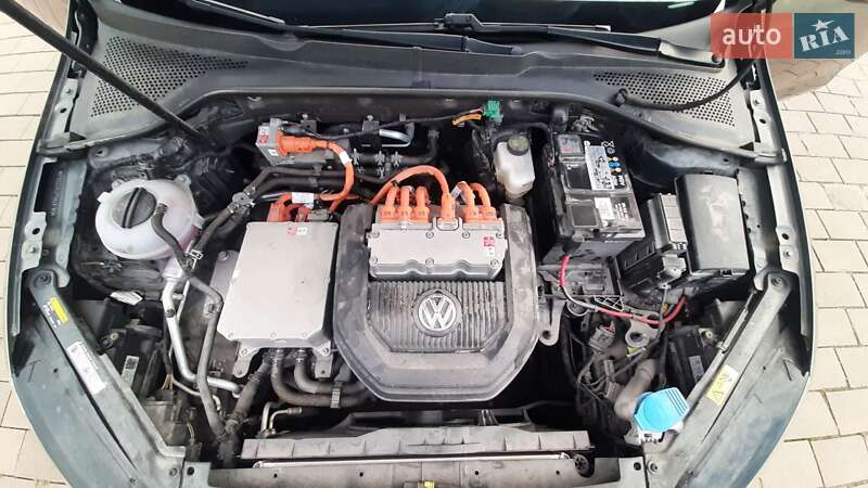 Хэтчбек Volkswagen e-Golf 2015 в Киеве