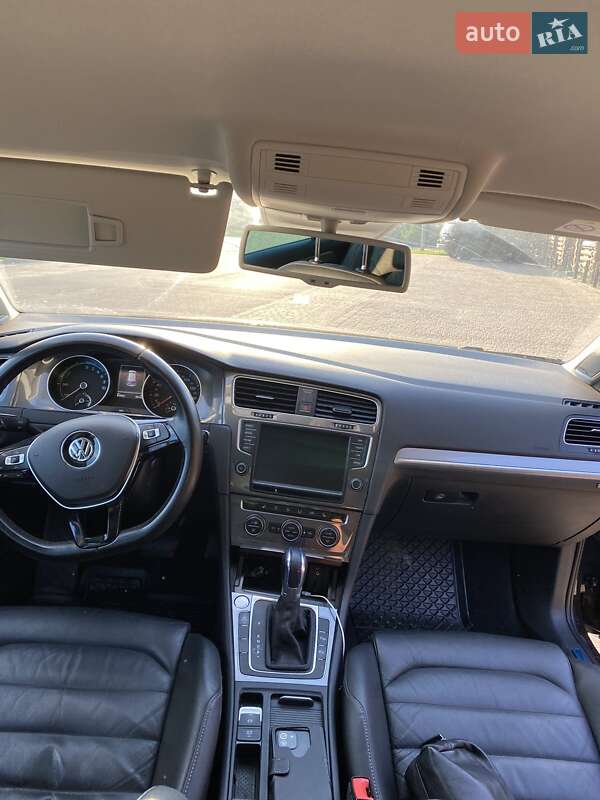 Хэтчбек Volkswagen e-Golf 2015 в Старом Самборе