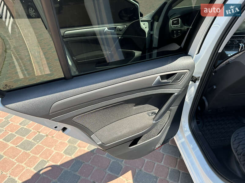 Хетчбек Volkswagen e-Golf 2017 в Івано-Франківську фото 17 Хетчбек Volkswagen e-Golf 2017 в Івано-Франківську