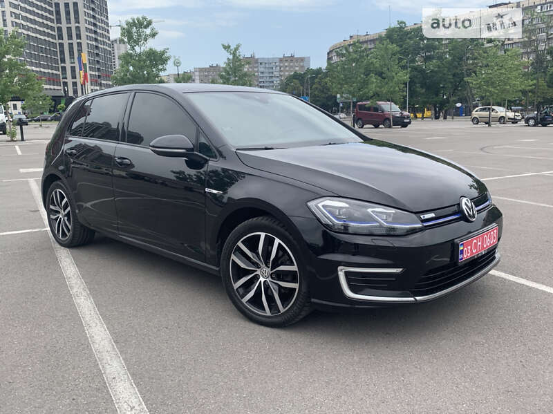 Хетчбек Volkswagen e-Golf 2019 в Києві