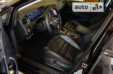 Хетчбек Volkswagen e-Golf 2018 в 