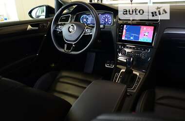 Хетчбек Volkswagen e-Golf 2018 в 