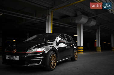 Хэтчбек Volkswagen e-Golf 2015 в Киеве