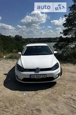 Хетчбек Volkswagen e-Golf 2015 в Дніпрі