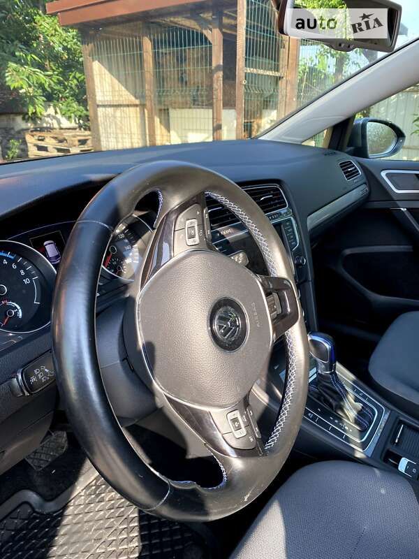 Хэтчбек Volkswagen e-Golf 2015 в Виннице