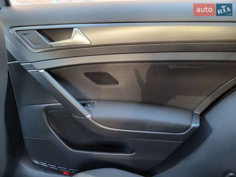 Хетчбек Volkswagen e-Golf 2019 в Житомирі