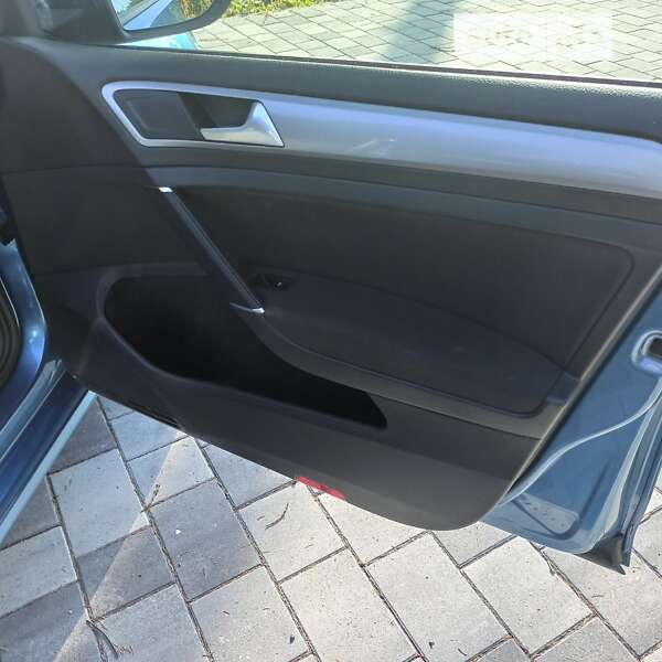 Хетчбек Volkswagen e-Golf 2015 в Старокостянтинові фото 41 Хетчбек Volkswagen e-Golf 2015 в Старокостянтинові