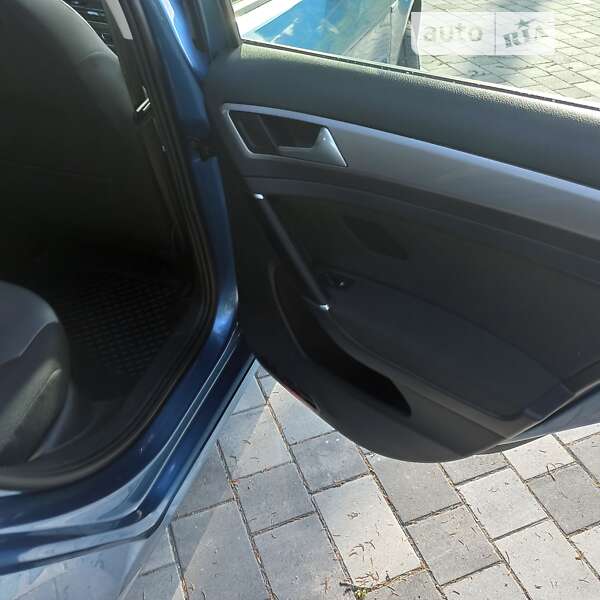 Хетчбек Volkswagen e-Golf 2015 в Старокостянтинові фото 46 Хетчбек Volkswagen e-Golf 2015 в Старокостянтинові