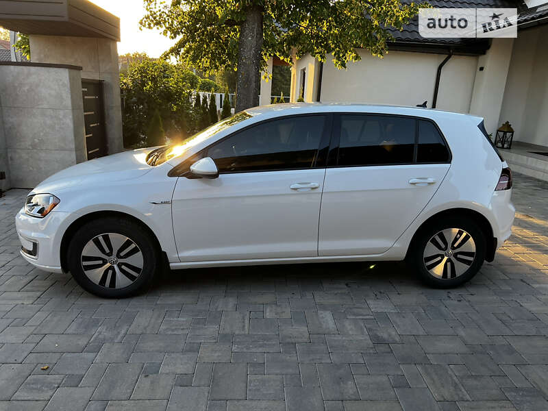 Хетчбек Volkswagen e-Golf 2015 в Чернівцях