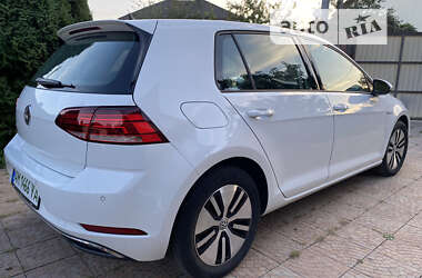 Хэтчбек Volkswagen e-Golf 2018 в 
