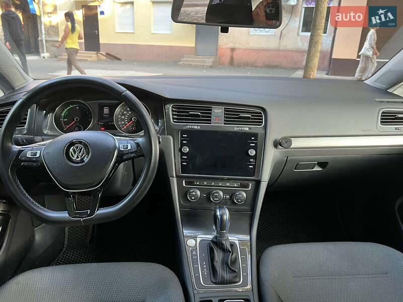 Хетчбек Volkswagen e-Golf 2017 в Одесі