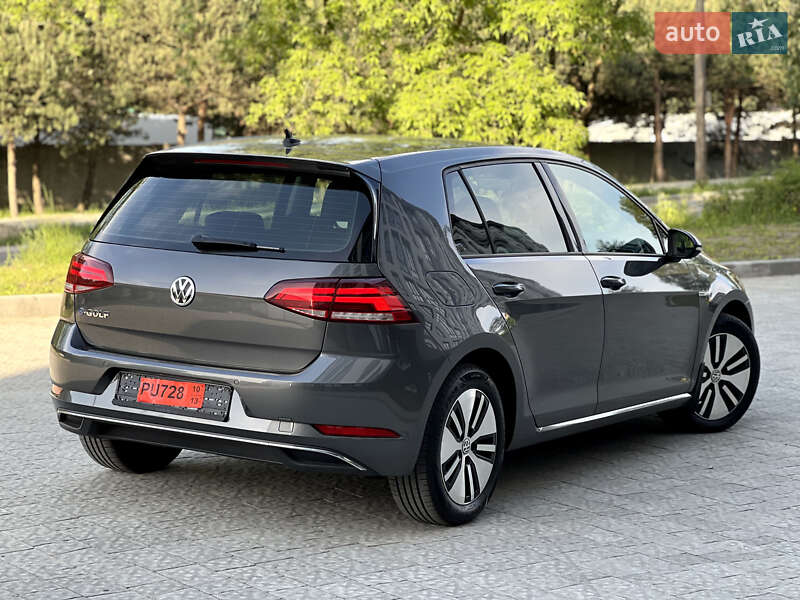 Хэтчбек Volkswagen e-Golf 2017 в Новояворовске