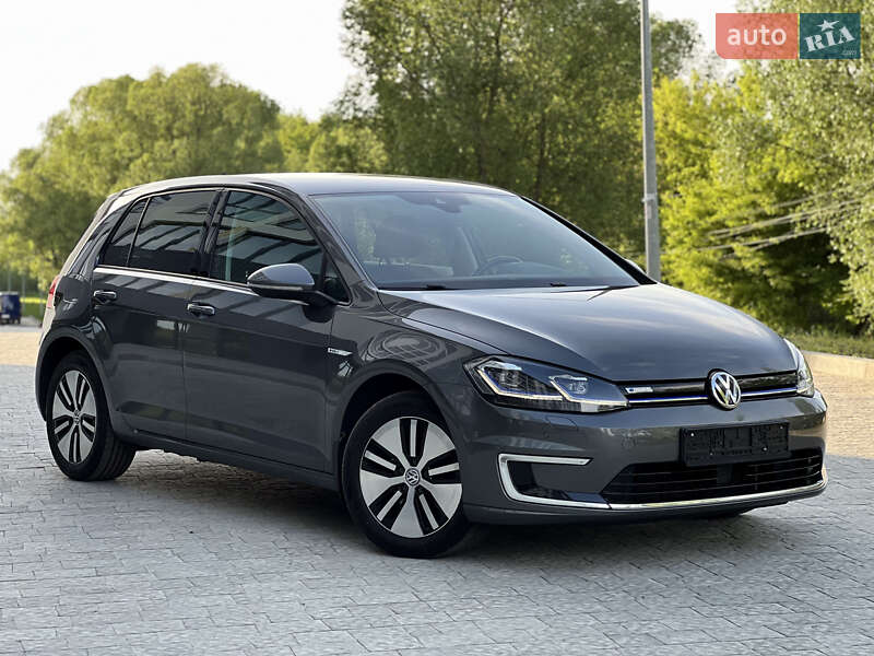 Хэтчбек Volkswagen e-Golf 2017 в Новояворовске