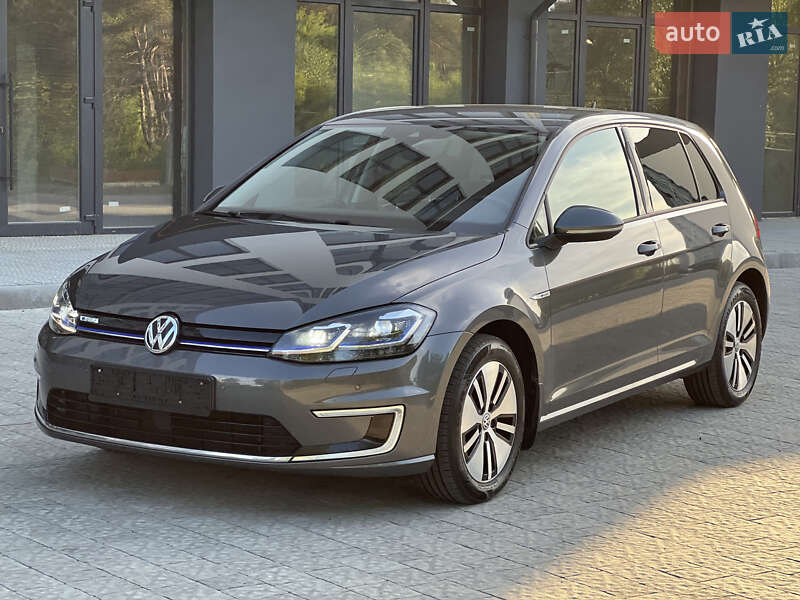 Хэтчбек Volkswagen e-Golf 2017 в Новояворовске